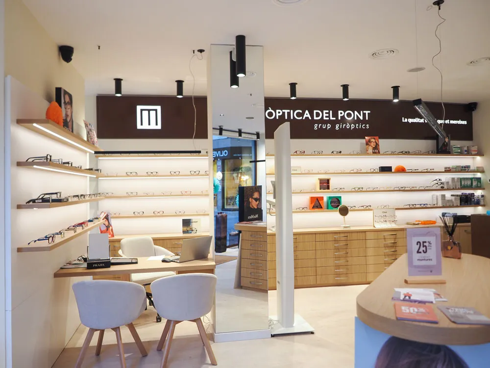 Aparador de l'Òptica del Pont a Girona Centre